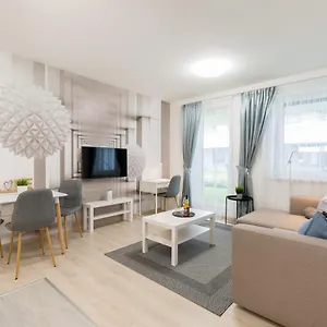 Downtown Residences Leo - Ac, Elevator, Terrace Apartment Budapest