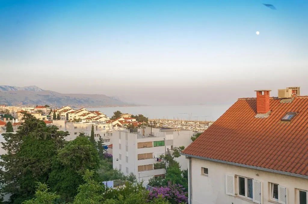 Apartments Zuvela Split 0*,